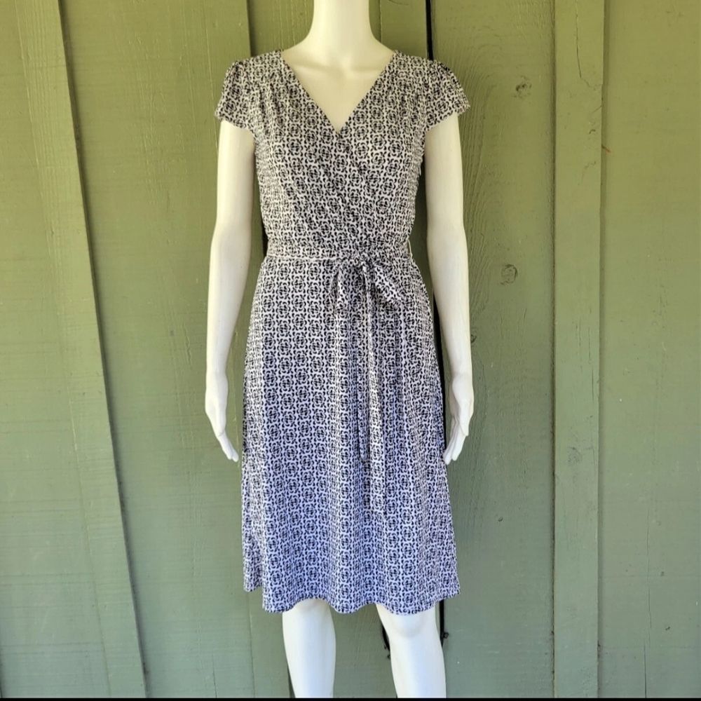 Loft Black And White Patterned Faux Wrap Dress Size 0P